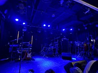 終演後に撮影。このステージにさっきまで元チェッカーズの3人がいたなんて、何だか信じられない…すっごく近い‼️