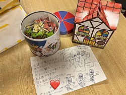 まぁ、職場にはこんな感じで。主婦パートの方はがっつりチェッカーズ世代だけど、学生のアルバイトさん達は、そもそも藤井フミヤを知らないというね…😅